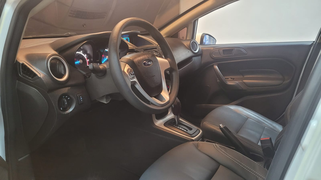 Ford New Fiesta Sedan Branco