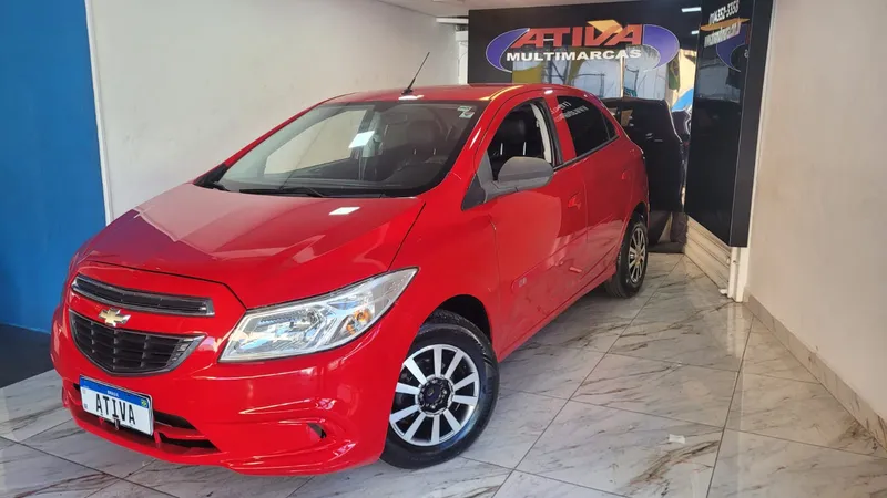Chevrolet Onix Vermelho