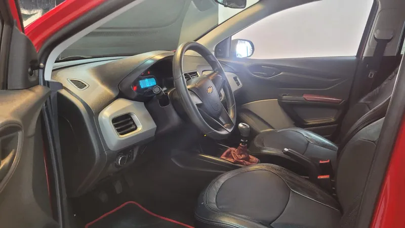 Chevrolet Onix Vermelho