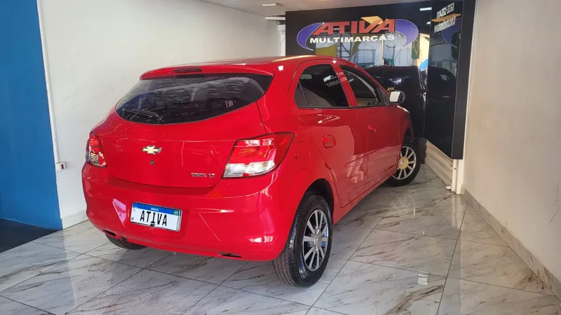 Chevrolet Onix Vermelho