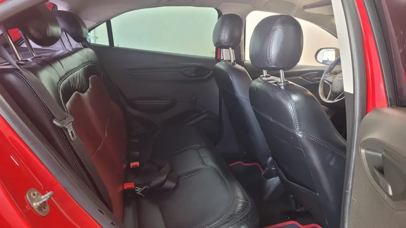 Chevrolet Onix Vermelho