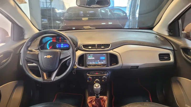 Chevrolet Onix Vermelho