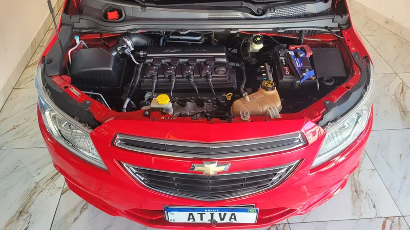 Chevrolet Onix Vermelho