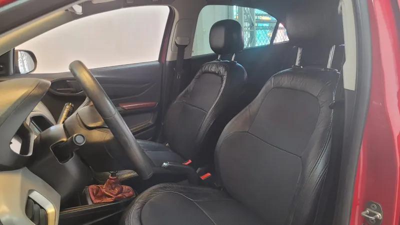 Chevrolet Onix Vermelho