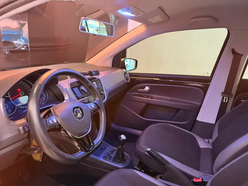 Volkswagen up! cross Preto