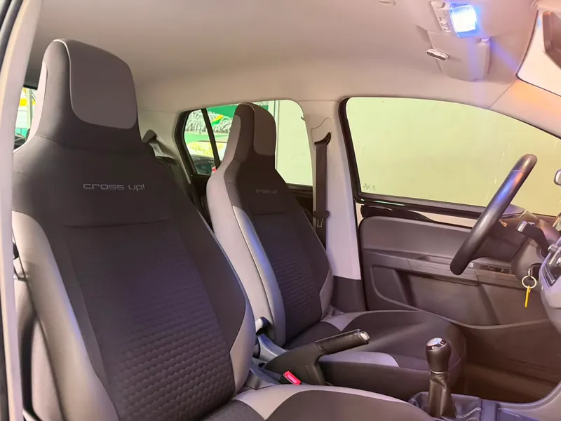 Volkswagen up! cross Preto