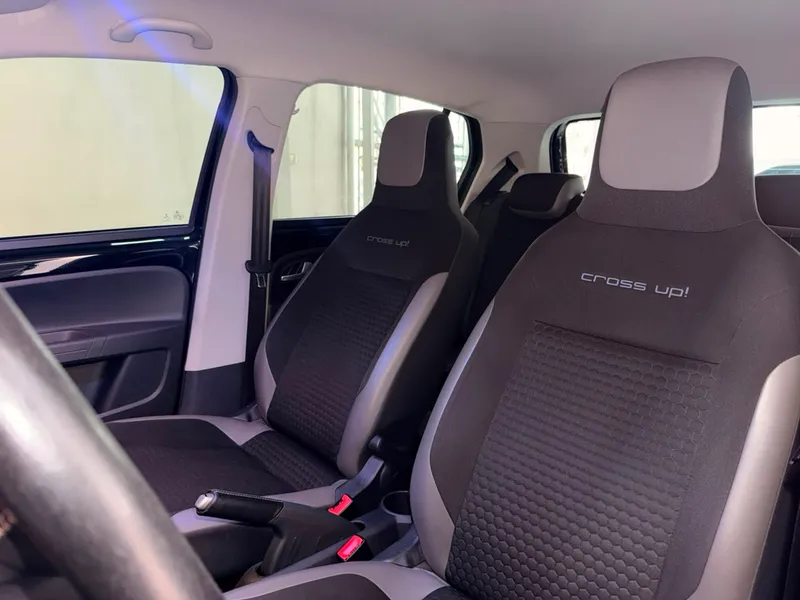 Volkswagen up! cross Preto