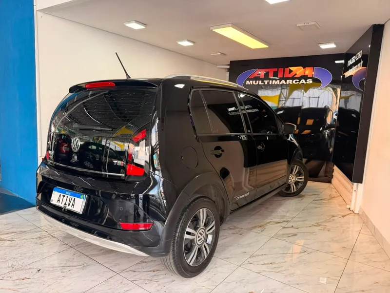 Volkswagen up! cross Preto