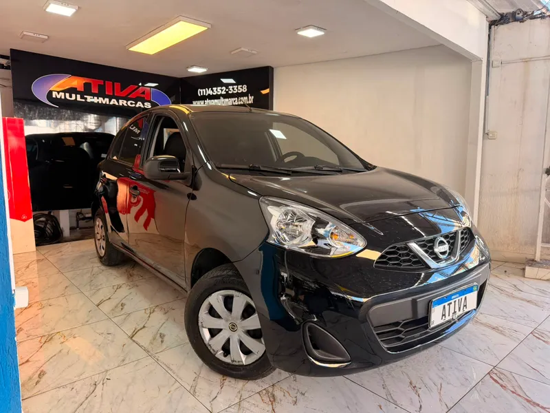 Nissan March Preto