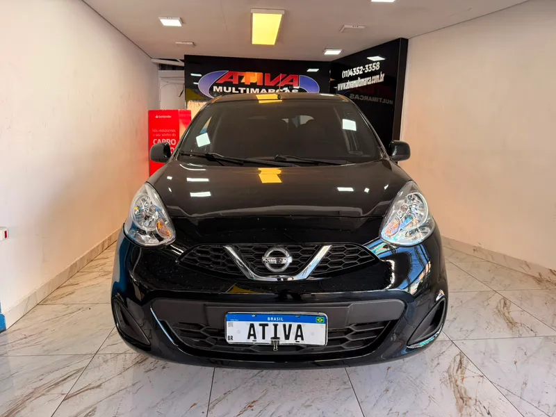 Nissan March Preto