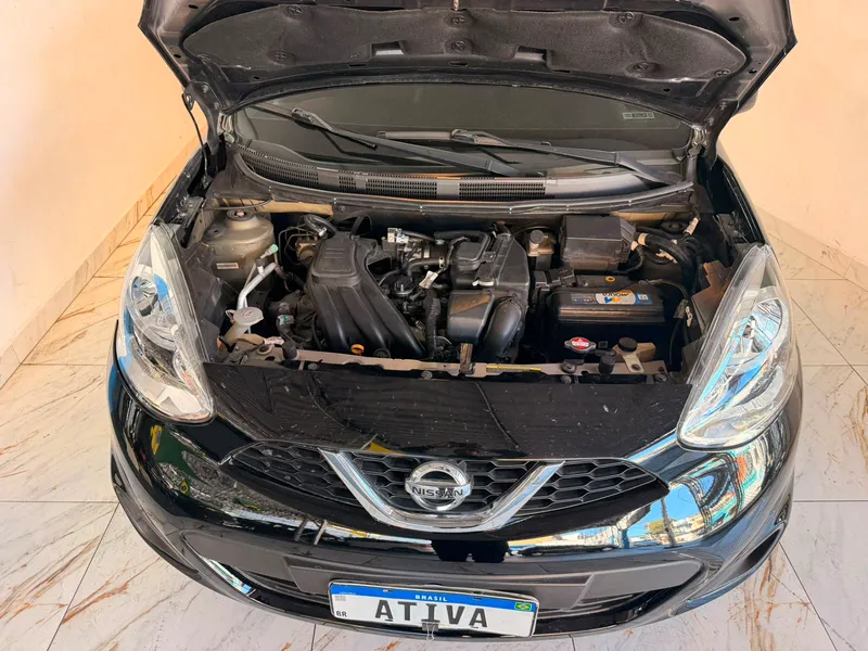 Nissan March Preto