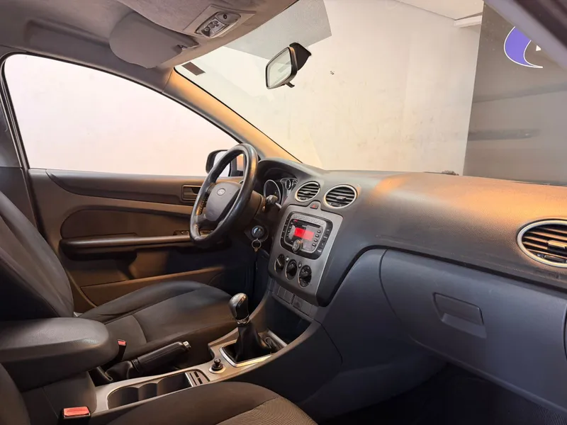 Ford Focus Sedan Prata