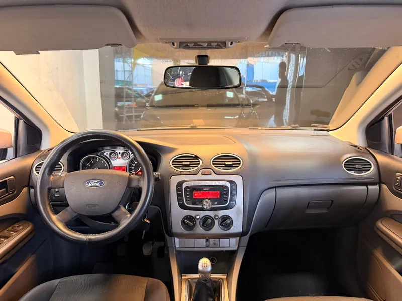 Ford Focus Sedan Prata
