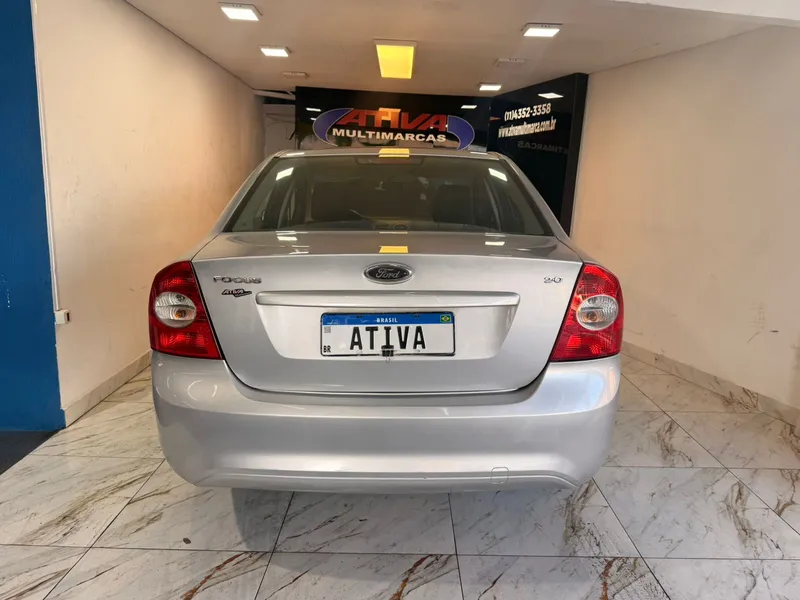 Ford Focus Sedan Prata