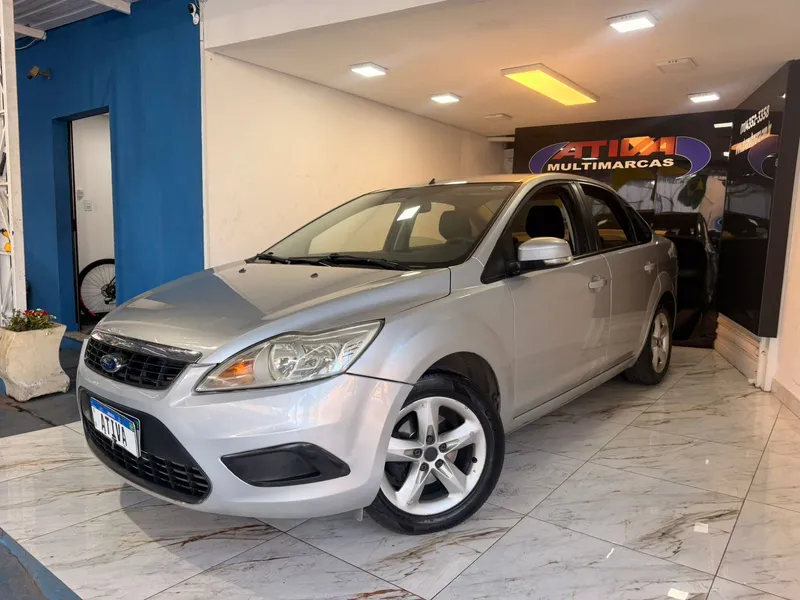 Ford Focus Sedan Prata