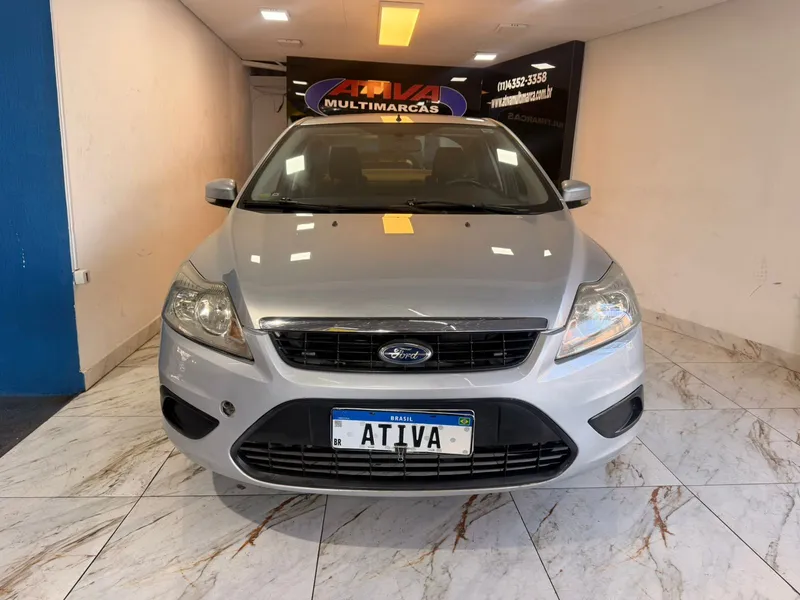 Ford Focus Sedan Prata