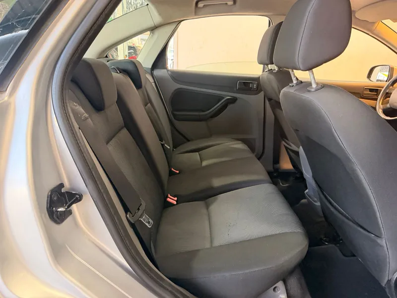 Ford Focus Sedan Prata