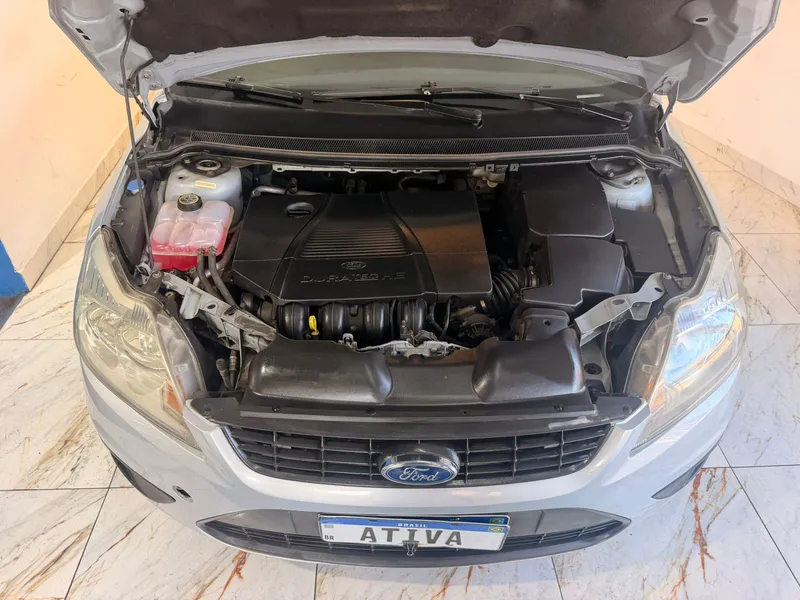 Ford Focus Sedan Prata
