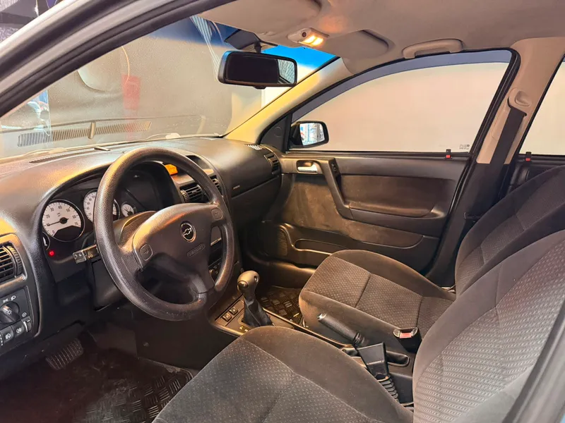 Chevrolet Astra Sedan Prata