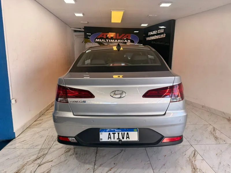 Hyundai HB20S Prata