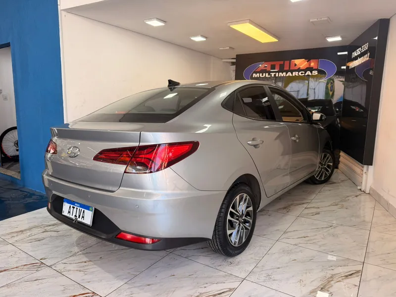 Hyundai HB20S Prata