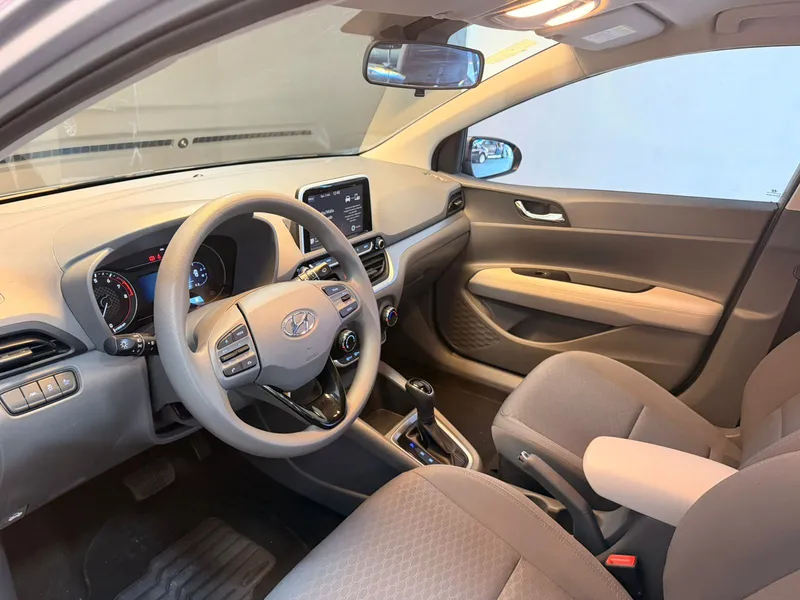 Hyundai HB20S Prata