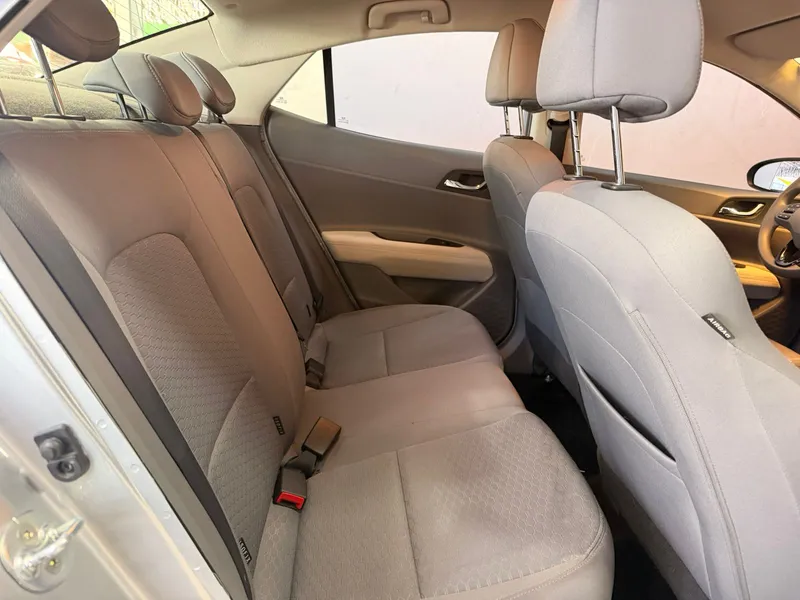 Hyundai HB20S Prata