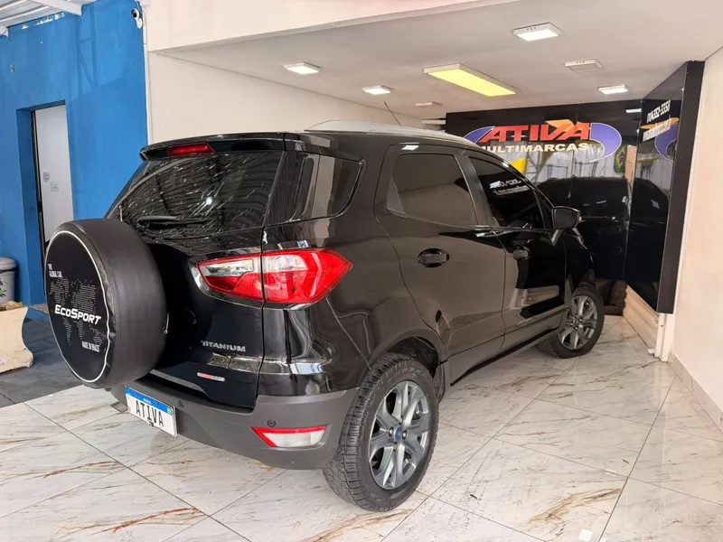 Ford EcoSport Preto