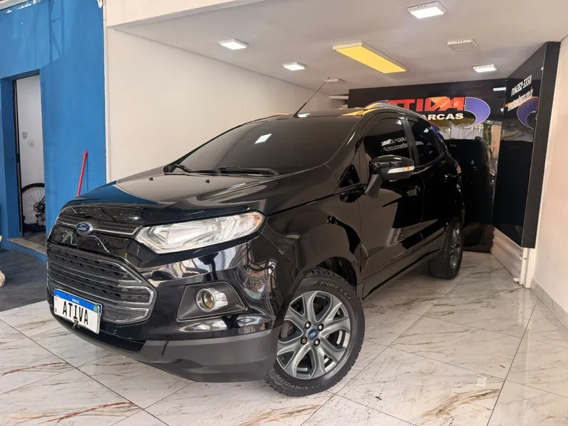 Ford EcoSport Preto