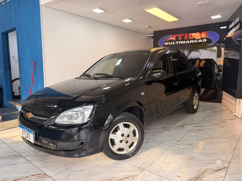 Chevrolet Classic Preto