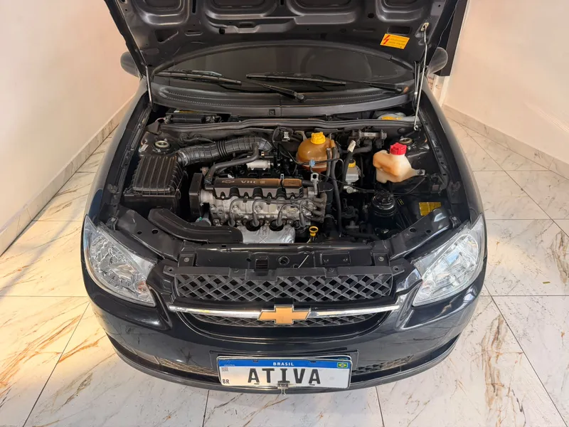 Chevrolet Classic Preto