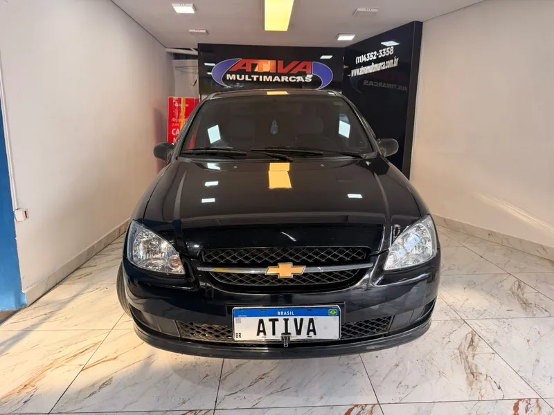 Chevrolet Classic Preto