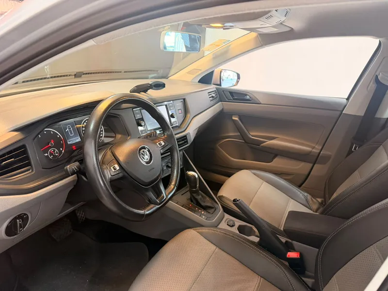 Volkswagen Polo Hatch Prata