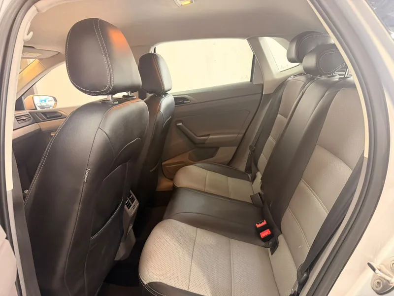 Volkswagen Polo Hatch Prata