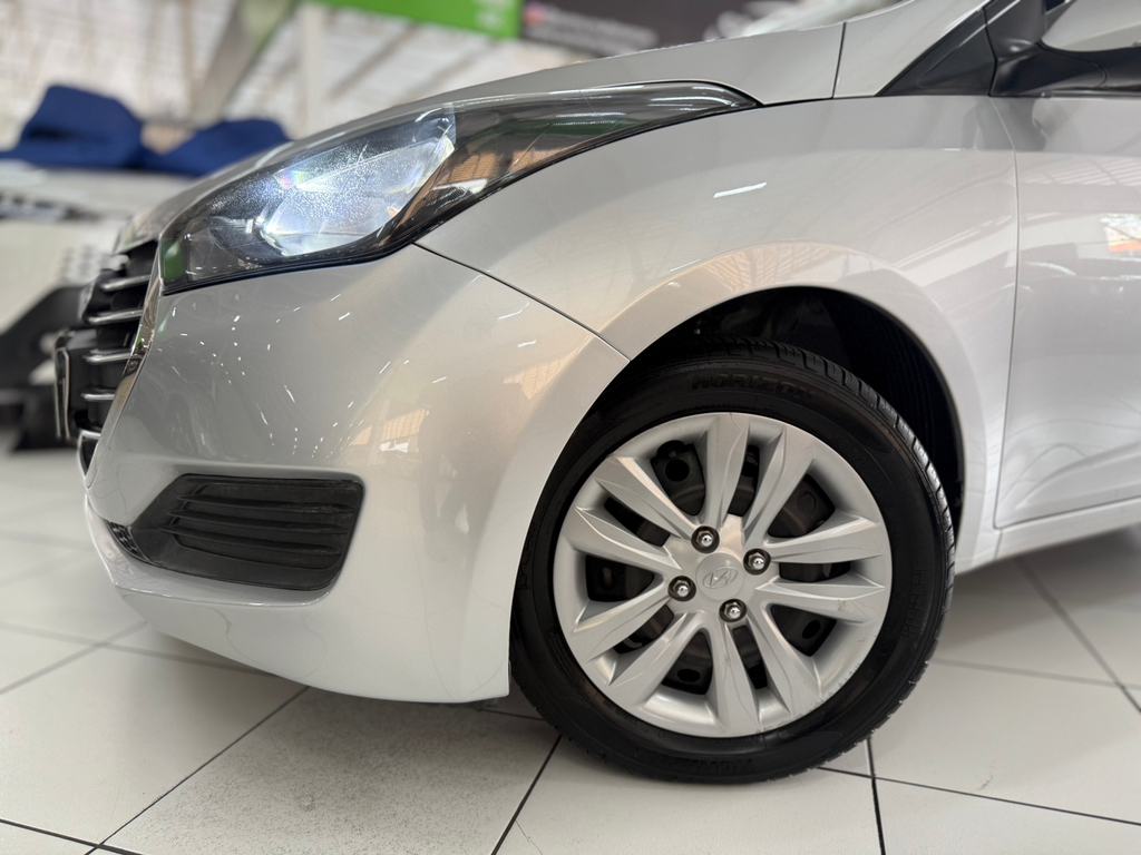 Hyundai HB20S Prata