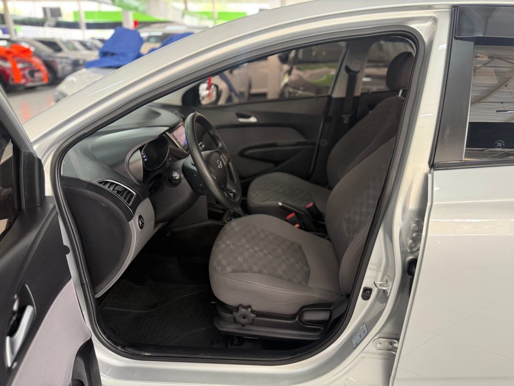 Hyundai HB20S Prata