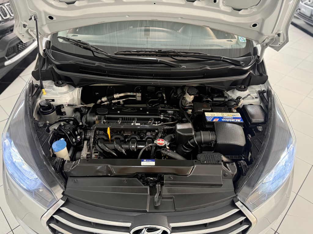 Hyundai HB20S Prata