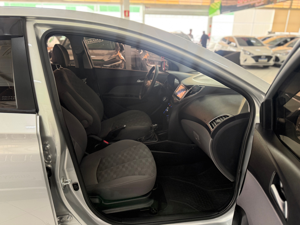 Hyundai HB20S Prata