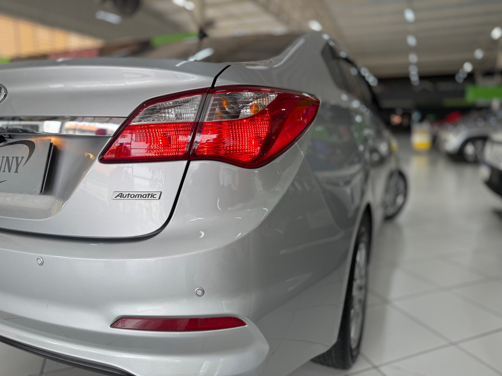 Hyundai HB20S Prata