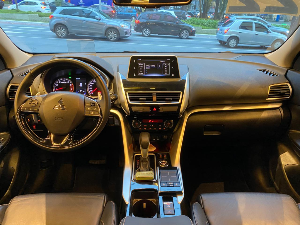 Mitsubishi Eclipse Cross Preto