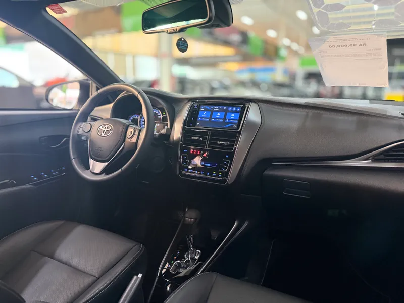 Toyota Yaris Hatch Prata