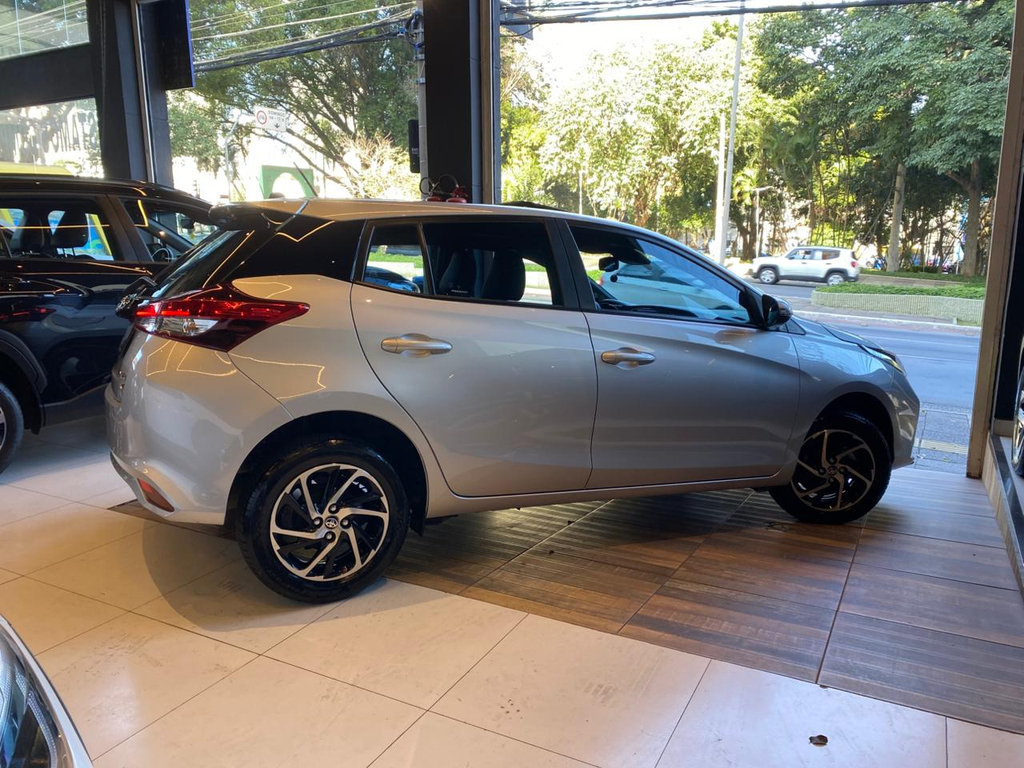 Toyota Yaris Hatch Prata