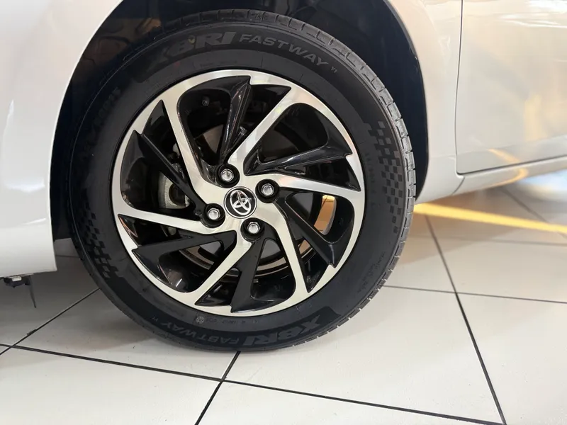 Toyota Yaris Hatch Prata