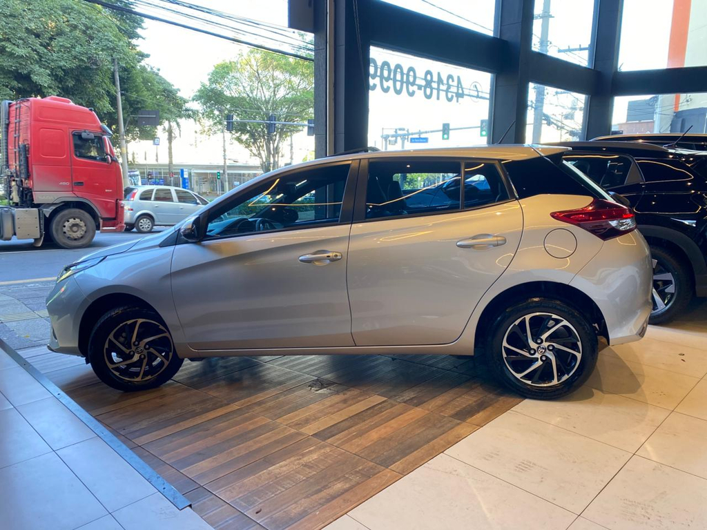 Toyota Yaris Hatch Prata