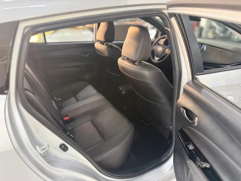 Toyota Yaris Hatch Prata