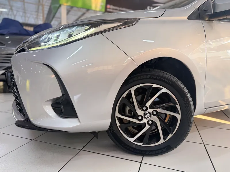 Toyota Yaris Hatch Prata