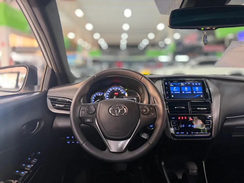 Toyota Yaris Hatch Prata