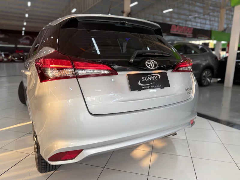 Toyota Yaris Hatch Prata