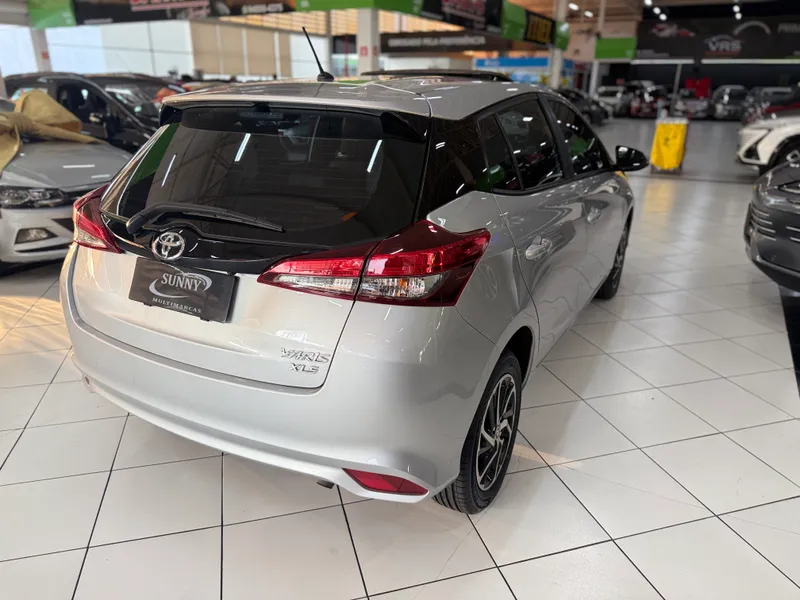 Toyota Yaris Hatch Prata