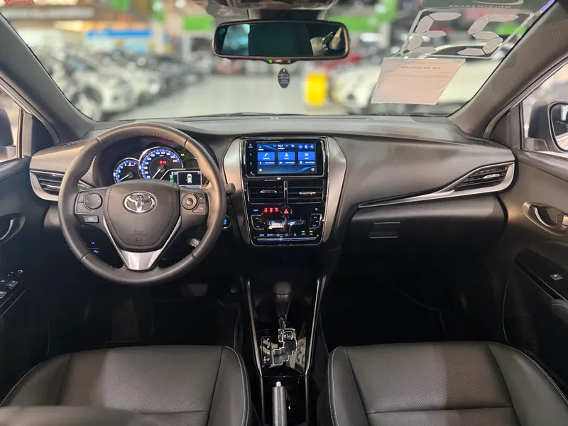 Toyota Yaris Hatch Prata